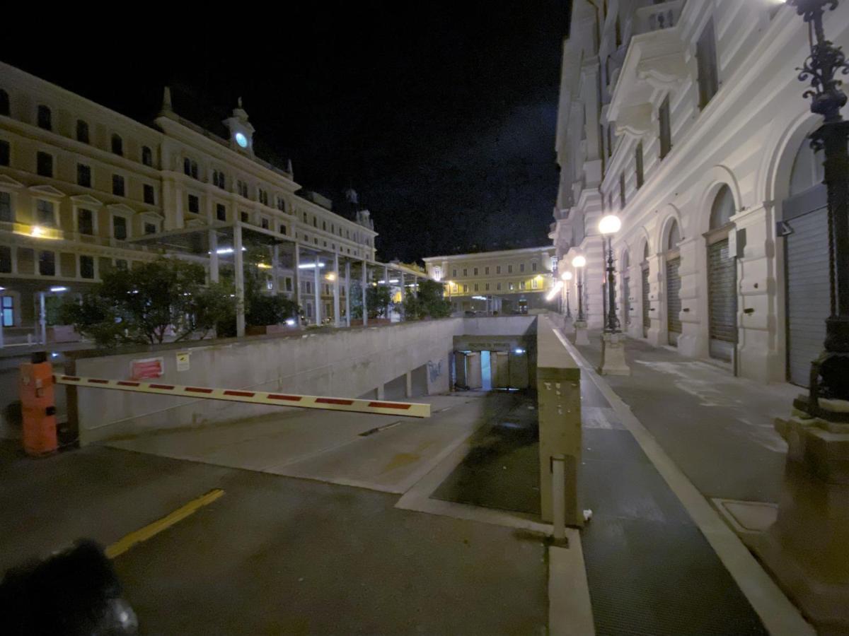 Rifugio Hemingway, Trieste Centro Con Parcheggio Buitenkant foto